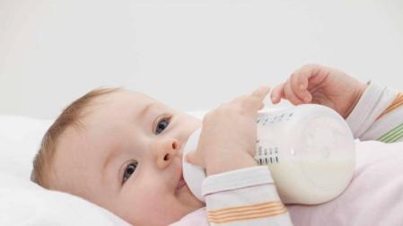 Desmantelan en Girona una planta que envasaba leche de bebé falsificada