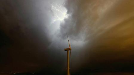 Las tormentas han llegado con granizo este miércoles a Pamplona y la Comarca, donde se han registrado tres episodios tormentosos