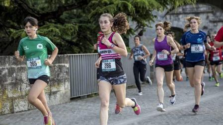 Medio millar de personas participaron este viernes en la carrera