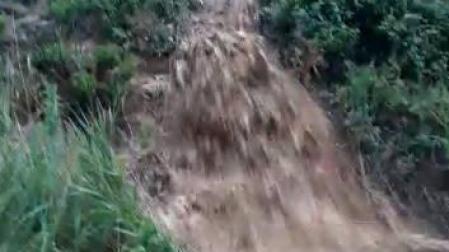 Torrente de agua en la Peña de Azagra