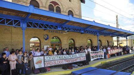 Protesta en Tafalla para evitar la desaparición de la parada del tren