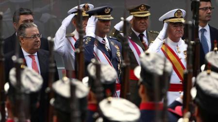 Unos 2.600 militares y guardias civiles, con 137 vehículos y más de 50 aeronaves han recorrido las calles del centro de la capital riojana