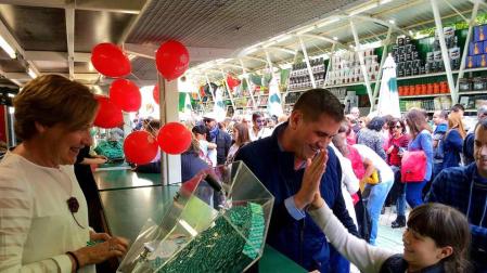 La tómbola abre con 360.000 premios directos y 24 vales de compra de 2.500 euros