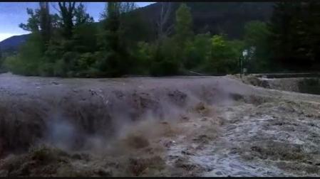 El río Esca a su paso por el valle de Roncal