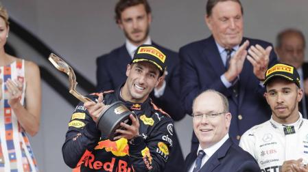 El australiano Ricciardo gana el GP de Mónaco, Sainz 10º y Alonso se retira