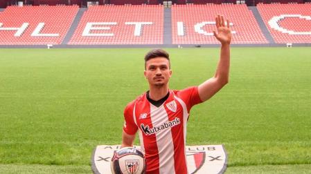 El Athletic presenta al internacional rumano Cristian Ganea