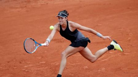 Muguruza apea a Kuznetsova y avanza a segunda ronda, donde se mide con Ferro