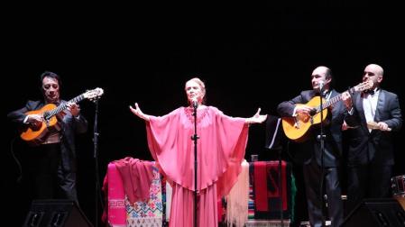 Despedida a María Dolores Pradera de parte de cantantes y actores