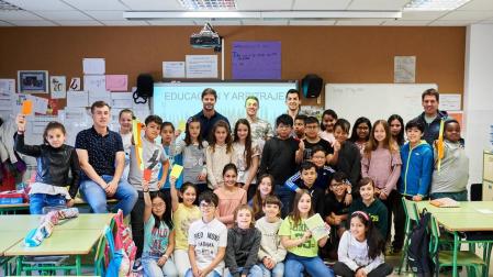 Un grupo de árbitros enseñan a escolares navarros el respeto en el deporte