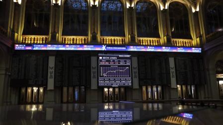 El Ibex 35 sube un 0,38% en la apertura y resiste en los 9.400 enteros