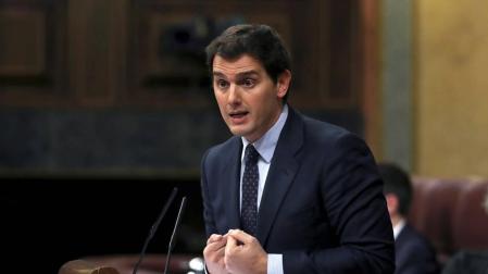 Rivera ofrece a Sánchez pactar elecciones y que no gobierne con separatistas