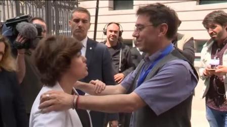 Monedero anima a Sáenz de Santamaría: "Me alegro de que os vayáis, pero adelante"