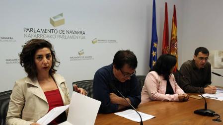 Los críticos se acogen al reglamento para eliminar a Podemos del Parlamento