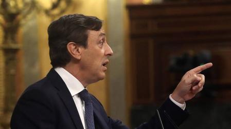 El PP acusa a Rivera de haber sido "colaborador necesario" en la moción censura