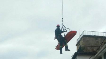 Herido un joven de 16 años al caer del paseo del monte Urgull al tejado de unas casas