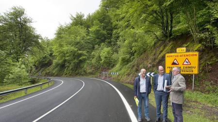 Ayerdi visita la carretera de Belate, renovada ante el próximo cierre de los túneles