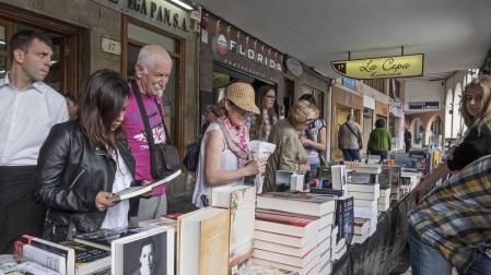 Más títulos que nunca con sello local marcan la feria del libro de Estella