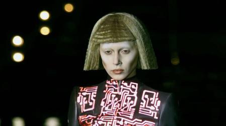 Alexander McQueen, el costurero 'hooligan' que conquistó París