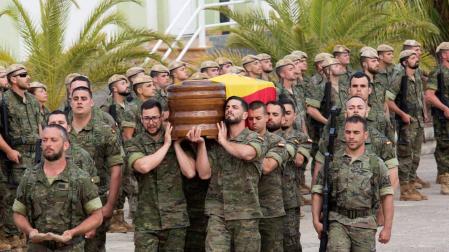 Mueren dos soldados al volcar un blindado en unas maniobras en Fuerteventura