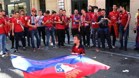Fotos de los seguidores de Osasuna en las horas previas al partido contra el Valladolid.