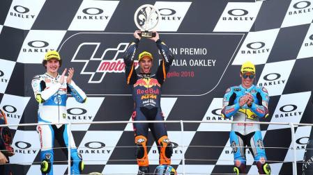 Oliveira logra su primera victoria del año en Moto2 en el circuito de Mugello