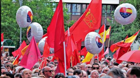 De rojo vistieron su alma