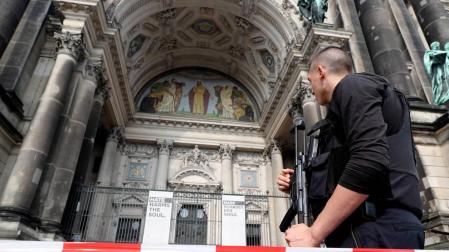 Un tiroteo en la catedral de Berlín se salda con dos heridos, entre ellos un policía