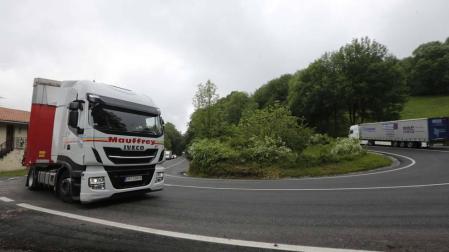 La A-15 absorbe el 50% de camiones de Belate tras el cierre de los túneles