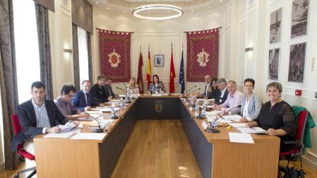 El Parlamento pide informes sobre el cambio de nombre de Podemos