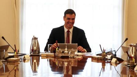 Pedro Sánchez llama a Torra en su primera decisión política