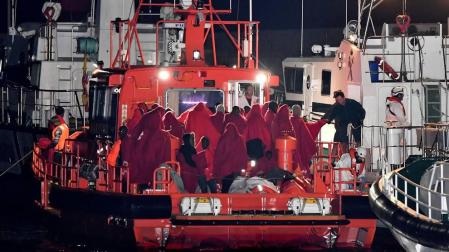 Elevan a 4 los inmigrantes fallecidos entre los 80 rescatados en dos pateras