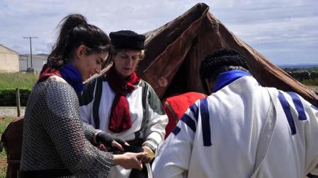 Santacara celebró celebró este domingo el XI Día de Cara, en el que la localidad recuerda sus orígenes romanos. Los vecinos pudieron trasladarse al antiguo Imperio a través de numerosas actividades, entre ellas, varias reconstrucciones históricas