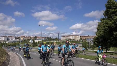 El domingo se celebró la 23ª edición del Día de la Bicicleta acompañado del buen tiempo y con 4.200 participantes