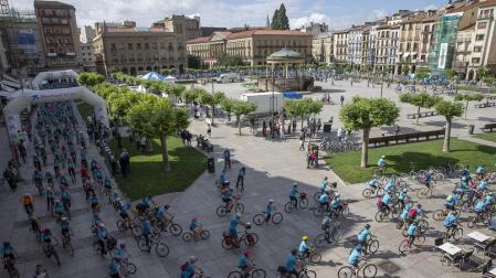El Día de la Bicicleta viste a Pamplona de azul