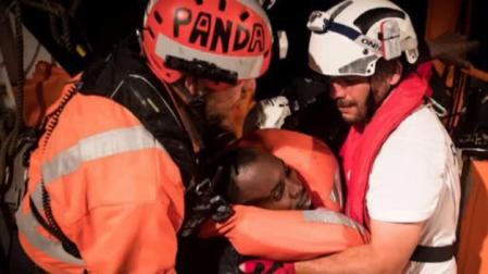 Italia cierra la puerta a un barco con 629 migrantes a bordo
