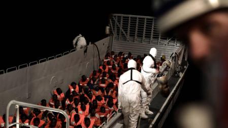 España acogerá el barco "Aquarius" con más de 600 inmigrantes a bordo