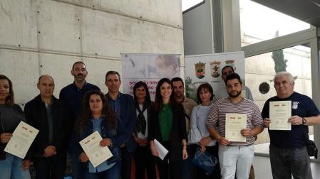 Un curso forma a 13 alumnos en el manejo de carretillas