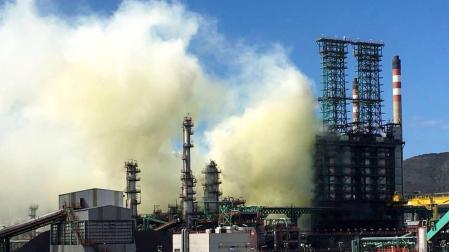 Repsol investiga la avería que ha causado una nube no tóxica en la planta de Cartagena
