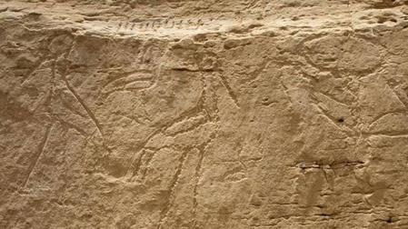 Arqueólogos descubren arte rupestre de hace 5.500 años en el desierto de Egipto