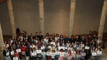 El Ayuntamiento de Pamplona entrega los premios de un concurso literario juvenil