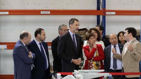 El rey Felipe VI ha visitado en Torres de Elorz las instalaciones de la empresa MTorres.