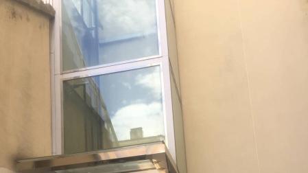 Vecinos de Lizarra recogen firmas hartos de la situación del ascensor