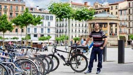 El 97% de las bicis aparcadas en Pamplona “se puede robar con herramientas básicas”