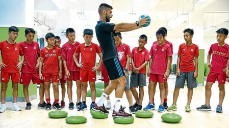 Un navarro ante el reto monumental del fútbol chino
