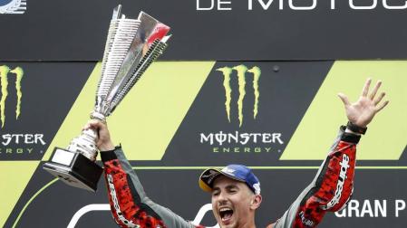 Lorenzo suma su segundo triunfo y confirma su sintonía con la Ducati