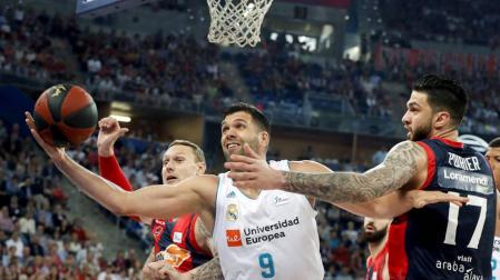 El Real Madrid vence en Vitoria y ya atisba el título