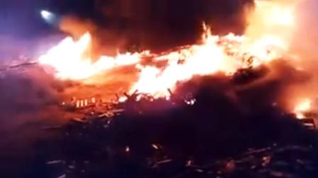 Un incendio calcina varios palés de una empresa en Villafranca