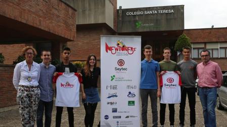 Alumnos de ESO y Bachiller de Teresianas participan en una carrera de coches de inercia