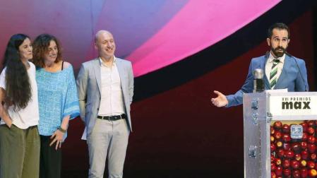 'La desnudez' gana en una gala de los Max reivindicativa contra la ley mordaza