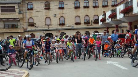 Cien cadreitanos pedalean en familia
